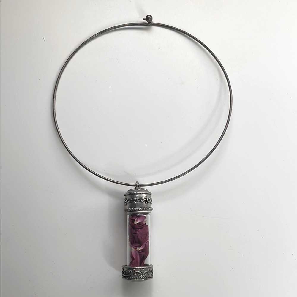 Vintage silver choker with rose petals